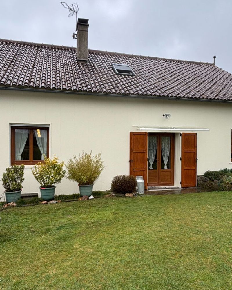 Chantier réalisé par Ecothermic, entreprise d'isolation par l'extérieur, située à Aurillac dans le Cantal.