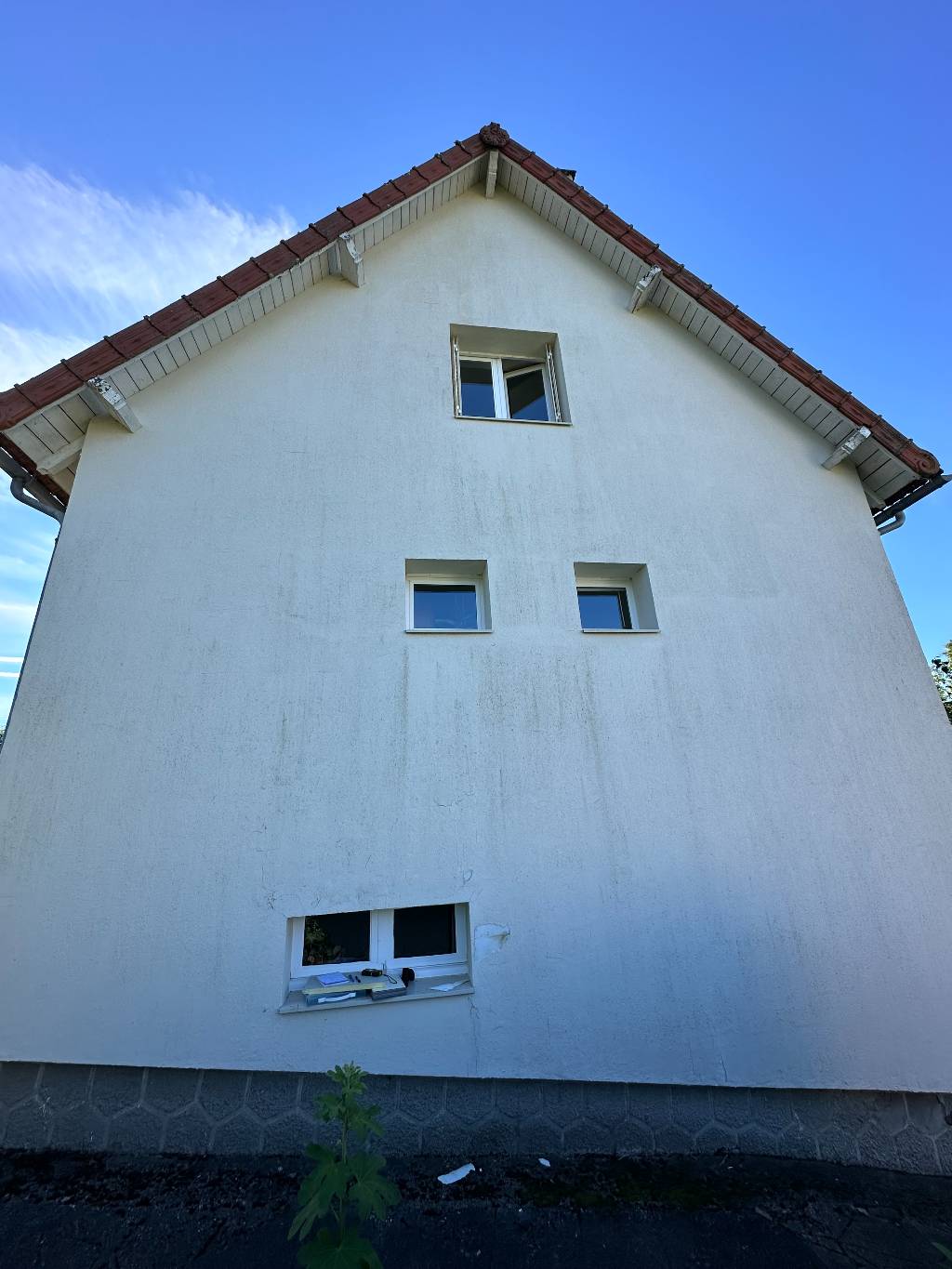 Facade dégradée avant le passage de l'entreprise Ecothermic Cantal