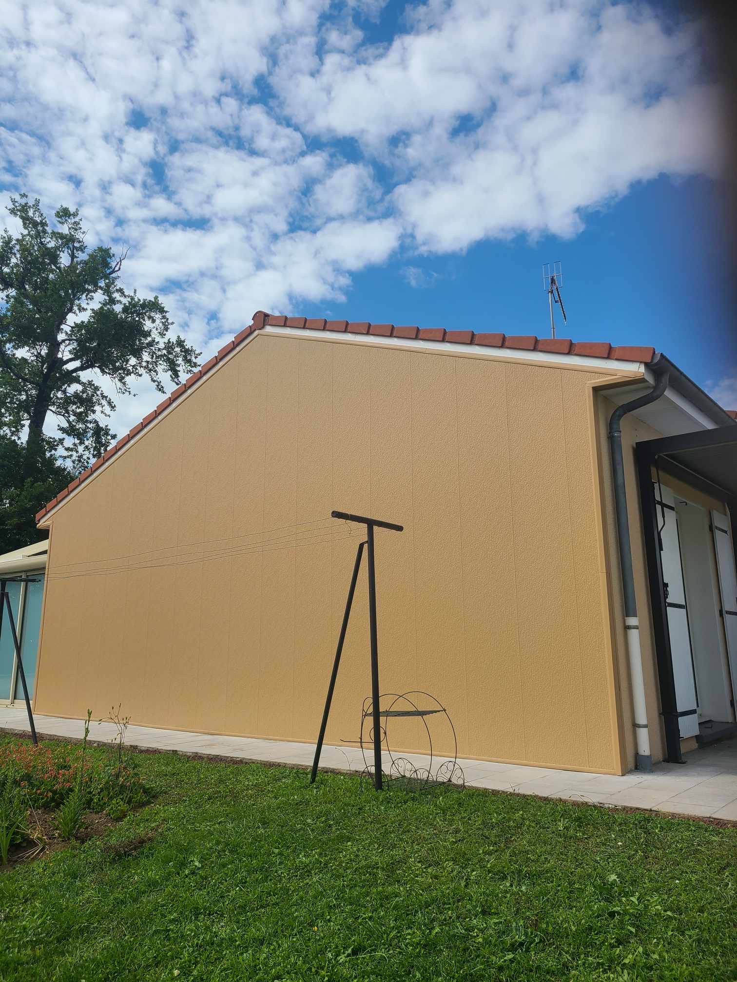 Système d'isolation par l'extérieur Ecothermic : Façade imitation crépi en terre brune à Aurillac