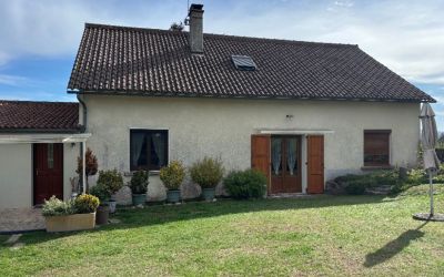 Ecothermic à Cassaniouze : travaux d’isolation thermique par l’extérieur, finition crépi, teinte Craie Blanche.