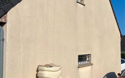 Ecothermic : Finition Crépi, couleur TUFFEAU BLOND. Chantier réalisé à BESSE-ET-ST-ANASTAISE (63)