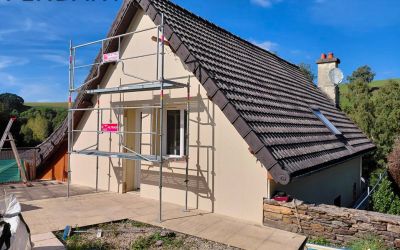 Junhac : isolation par l'exterieur d'une maison par Ecothermic, un projet de rénovation globale accompagné par SOLIHA