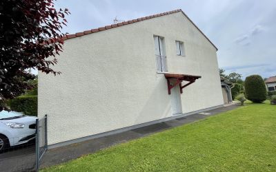 A Arpajon sur Cere dans le Cantal, Ecothermic a redonné du cachet à une maison et amélioré son confort thermique grâce à son isolation par l'extérieur.