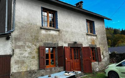 Ecothermic vient de terminer un chantier à Lascelles dans le Cantal : panneaux d'isolation par l'extérieur finition clin lisse GRANIT GRIS.