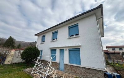 Isolation façade : finition Lisse couleur pierre bleue réalisé par Ecothermic à Saint Simon dans le Cantal