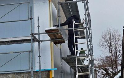 Ecothermic vient de terminer un chantier à Lascelles dans le Cantal : panneaux d'isolation par l'extérieur finition clin lisse GRANIT GRIS.