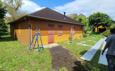 Ecothermic Aurillac : Solution UNISO 32 pour l'ITE de leur maison avec une finition clin lisse chêne doré à Ségur-des-Villas dans le Cantal