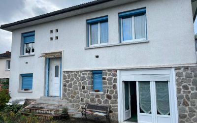Isolation façade : finition Lisse couleur pierre bleue réalisé par Ecothermic à Saint Simon dans le Cantal