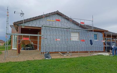 Pose de panneaux uniso d'isolation extérieur par Ecothermic à Bourbon l'Archambault dans l'allier